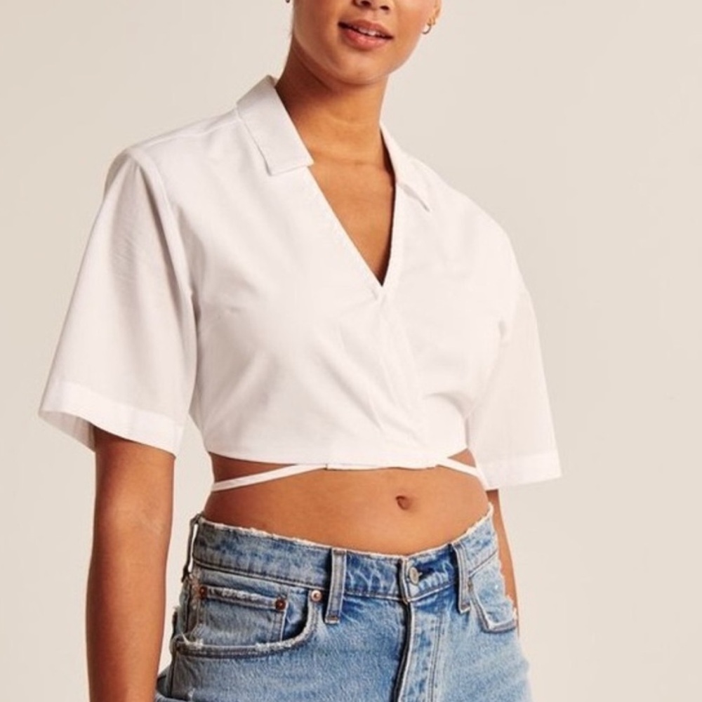 NWT Abercrombie Cropped Wrap Top